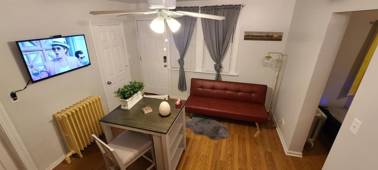 Cozy 1 Bedroom, 1 Min From Irving Park Blue Line, Free Parking シカゴ エクステリア 写真