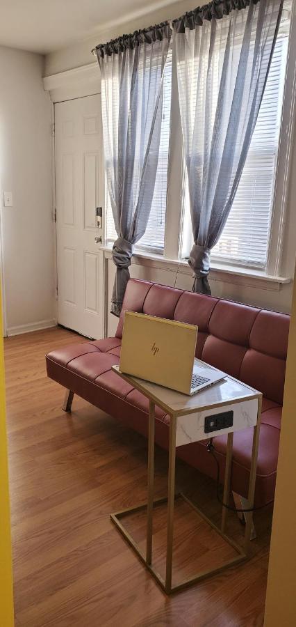 Cozy 1 Bedroom, 1 Min From Irving Park Blue Line, Free Parking シカゴ エクステリア 写真
