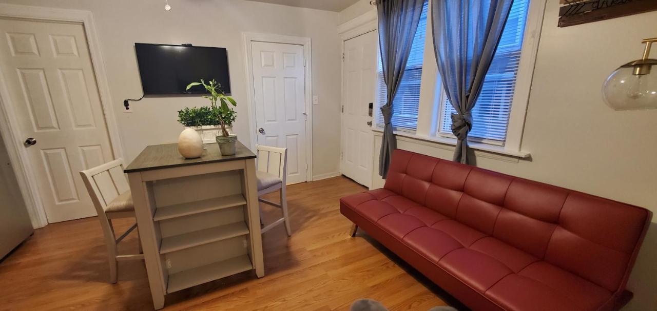 Cozy 1 Bedroom, 1 Min From Irving Park Blue Line, Free Parking シカゴ エクステリア 写真