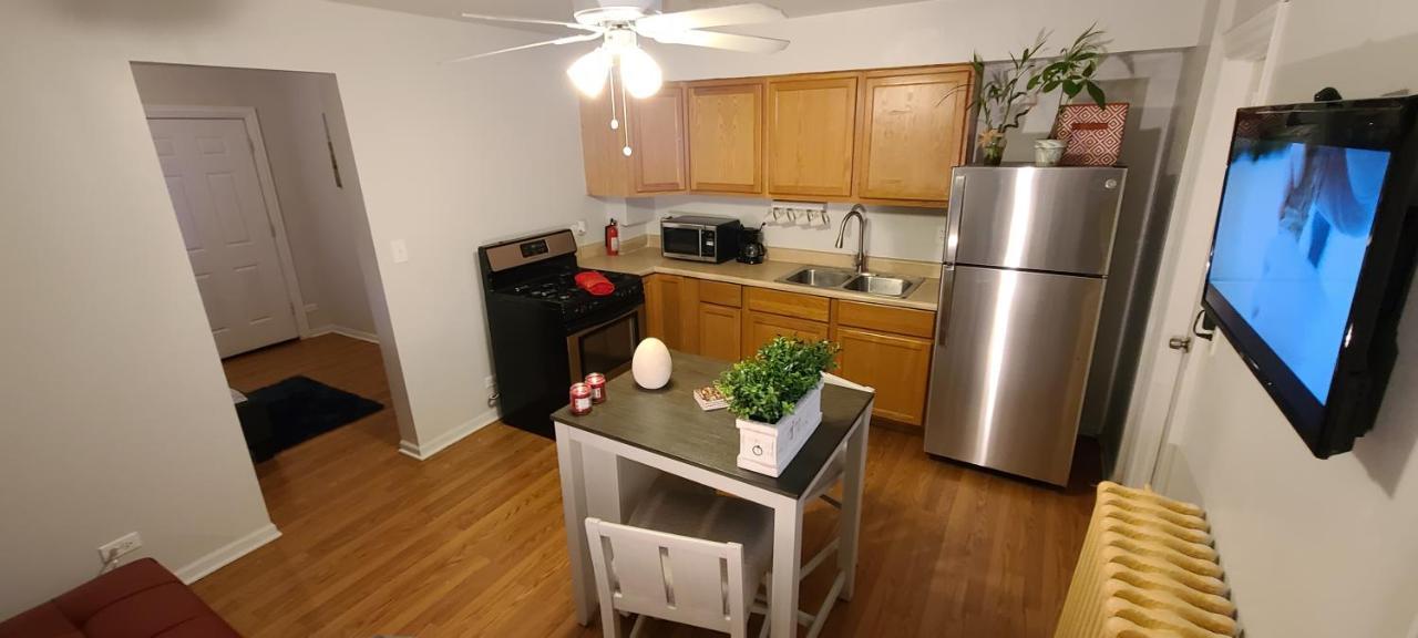 Cozy 1 Bedroom, 1 Min From Irving Park Blue Line, Free Parking シカゴ エクステリア 写真