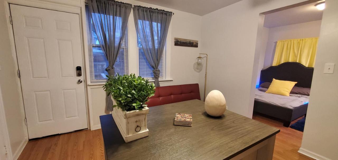 Cozy 1 Bedroom, 1 Min From Irving Park Blue Line, Free Parking シカゴ エクステリア 写真