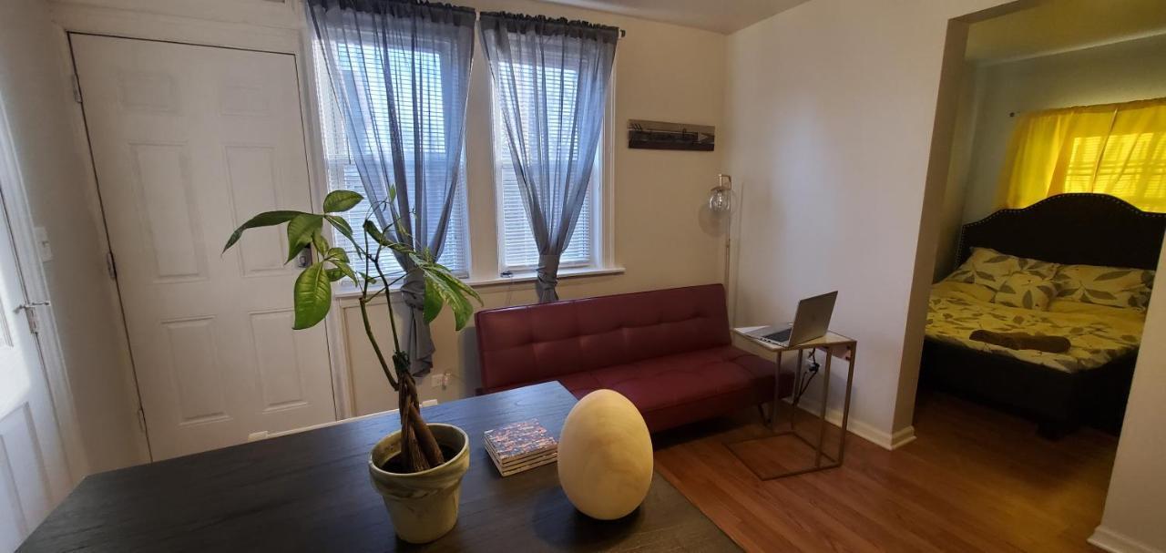 Cozy 1 Bedroom, 1 Min From Irving Park Blue Line, Free Parking シカゴ エクステリア 写真