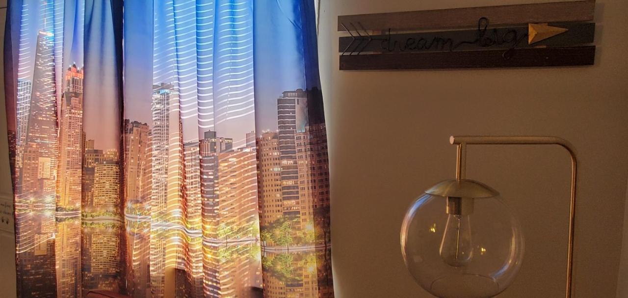 Cozy 1 Bedroom, 1 Min From Irving Park Blue Line, Free Parking シカゴ エクステリア 写真
