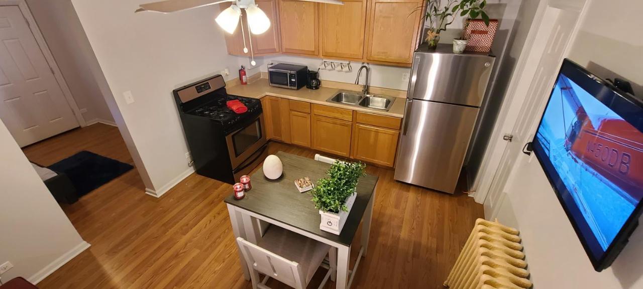 Cozy 1 Bedroom, 1 Min From Irving Park Blue Line, Free Parking シカゴ エクステリア 写真