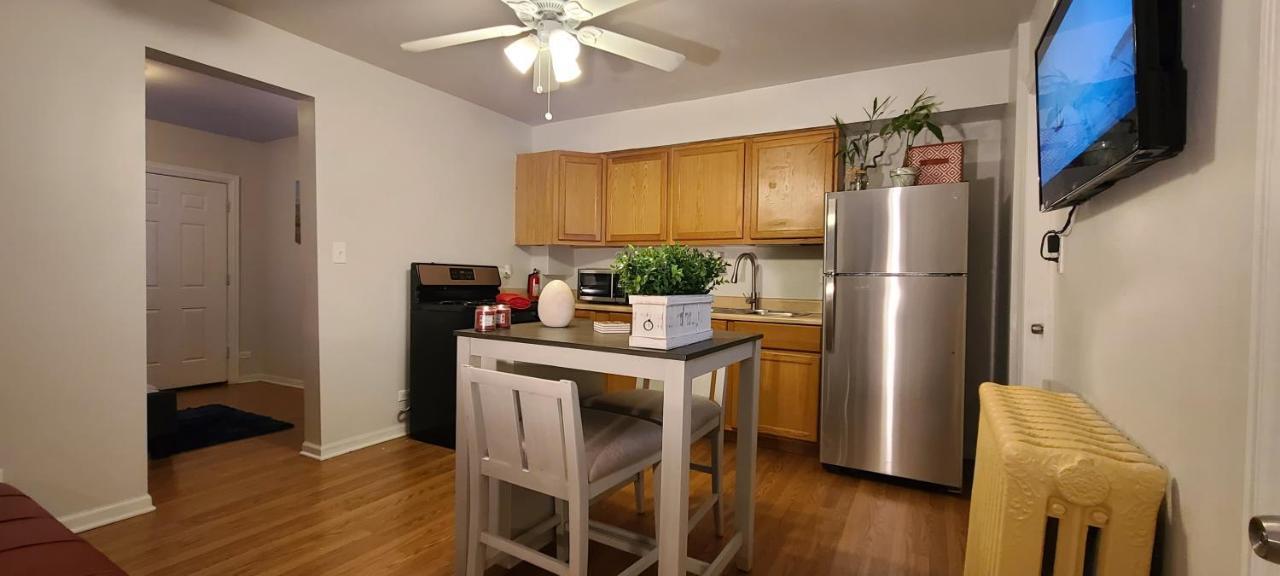 Cozy 1 Bedroom, 1 Min From Irving Park Blue Line, Free Parking シカゴ エクステリア 写真