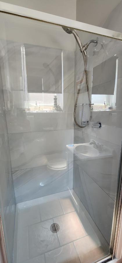 Cozy 1 Bedroom, 1 Min From Irving Park Blue Line, Free Parking シカゴ エクステリア 写真
